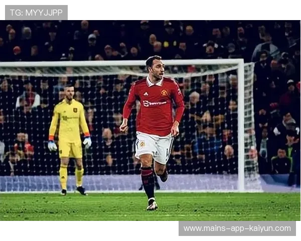 曼联长传斜插制造破门机会，拉什福德点球锁定胜果